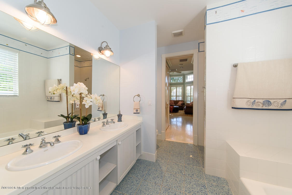 2 Hudson Avenue Ocean Ridge, FL 33435 - Photo 22 of 36 Bath'