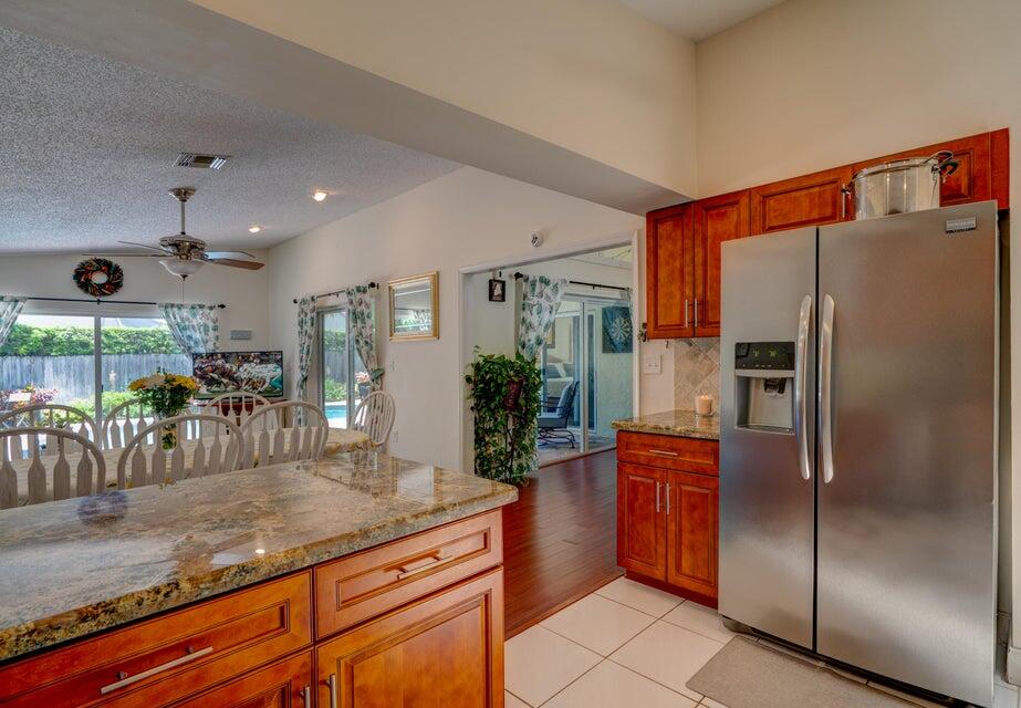 11335 Woodchuck Drive Boca Raton, FL 33428 - Photo 6 of 21 Kitchen-Dining