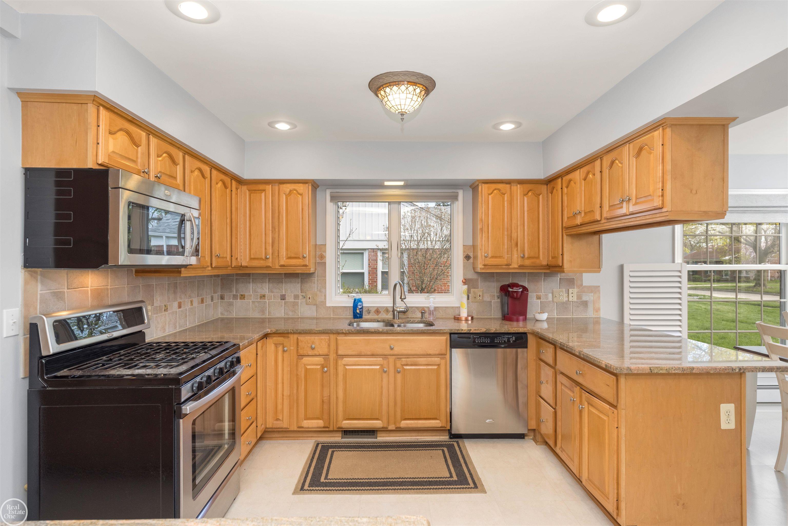4132 Amherst Road Royal Oak, MI 48073 - Photo 19 of 49