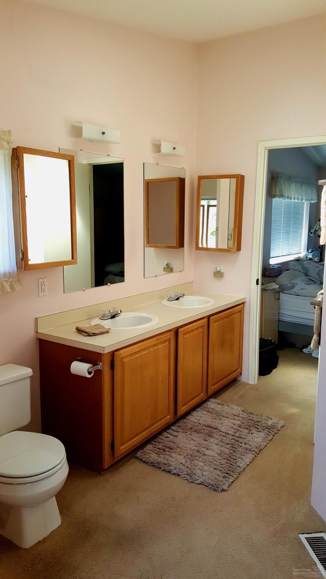 6208 Southwest Rim Road Terrebonne, OR 97760 - Photo 14 of 20 master bath
