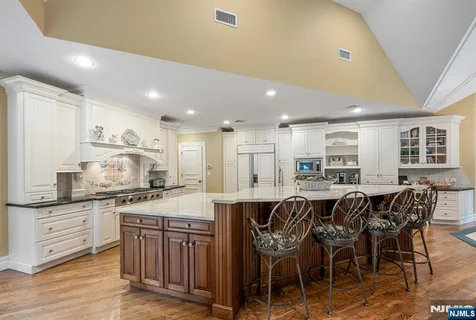 $3,388,000 | 68 Bramshill Drive, Mahwah, NJ 07430
