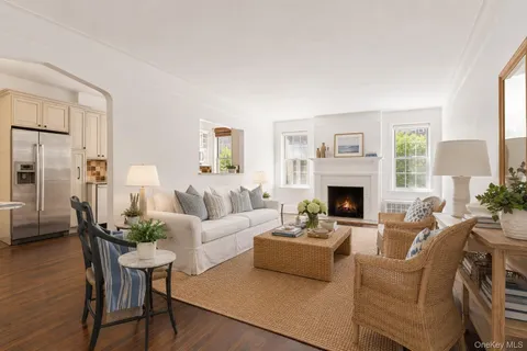 $325,000 | 25 Parkview Avenue, Unit 2E, Bronxville, NY 10708