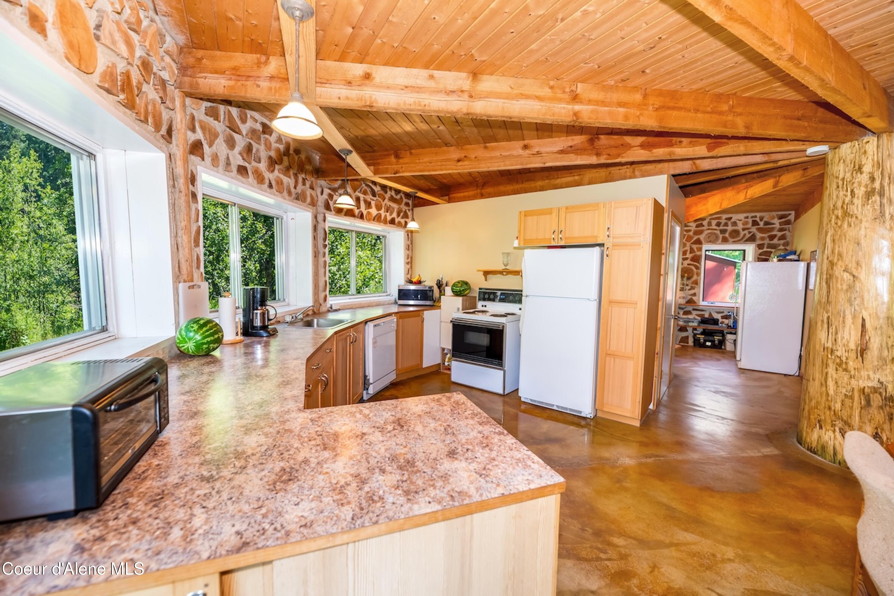 316 Granite Creek Road Nordman, ID 83848 - Photo 12 of 43 Kitchen
