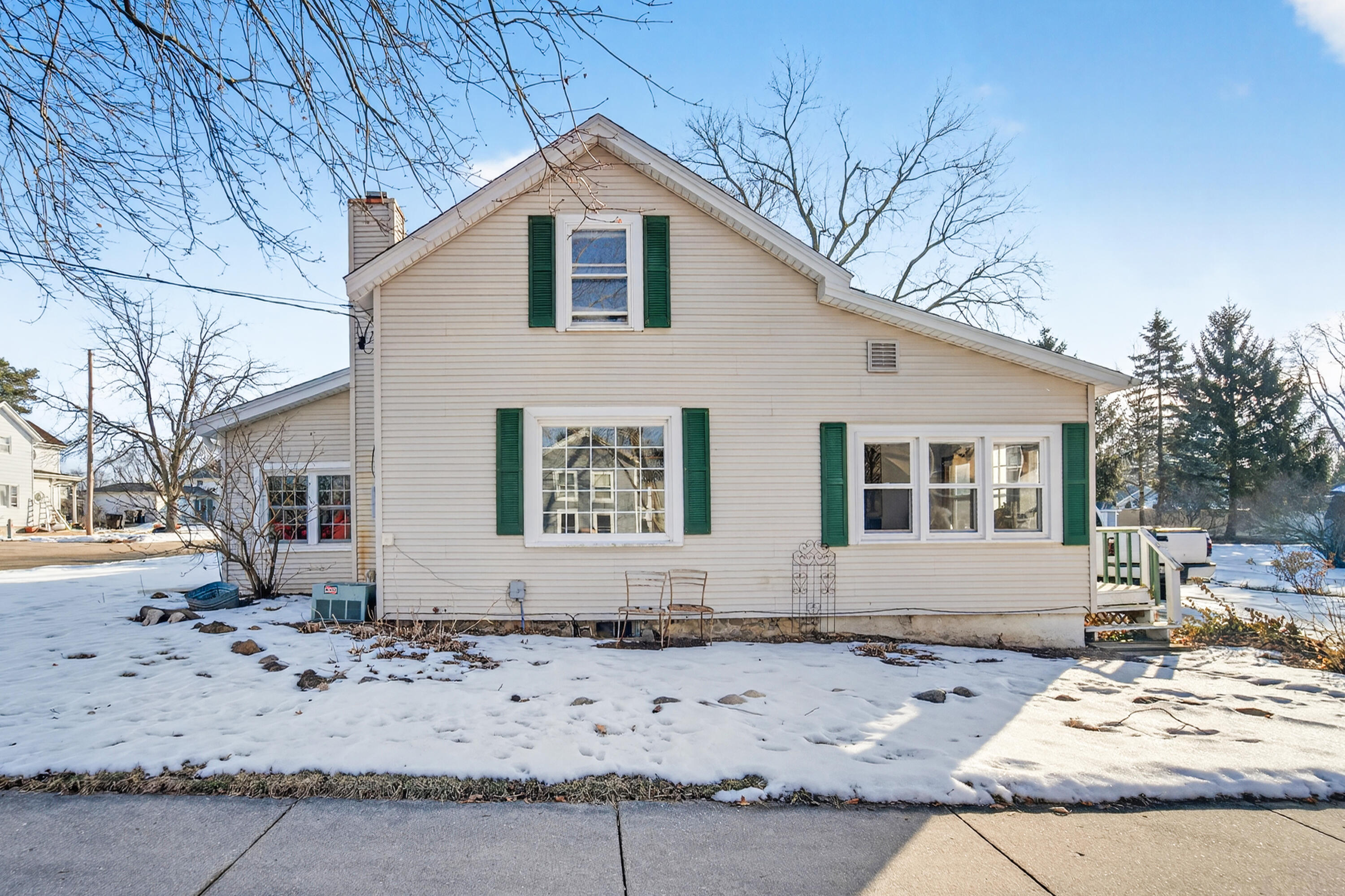 480 Freeman Street Genoa City, WI 53128 - Photo 1 of 1 Side view