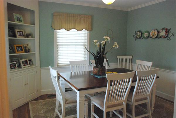 43 River Glen Road Wellesley, MA 02481 - Photo 11 of 20 a view of a dining room with furniture and a potted plant
