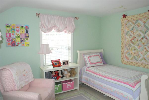 43 River Glen Road Wellesley, MA 02481 - Photo 16 of 20 a bedroom with a bed and a window