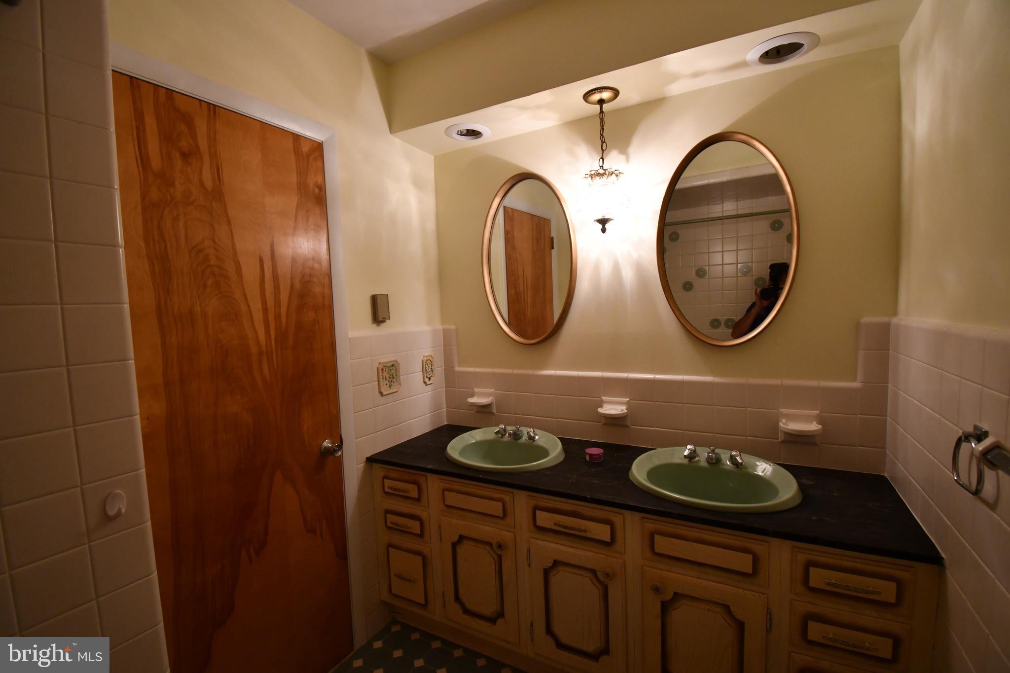 1209 Robin Road Millville, NJ 08332 - Photo 31 of 47 Third bath