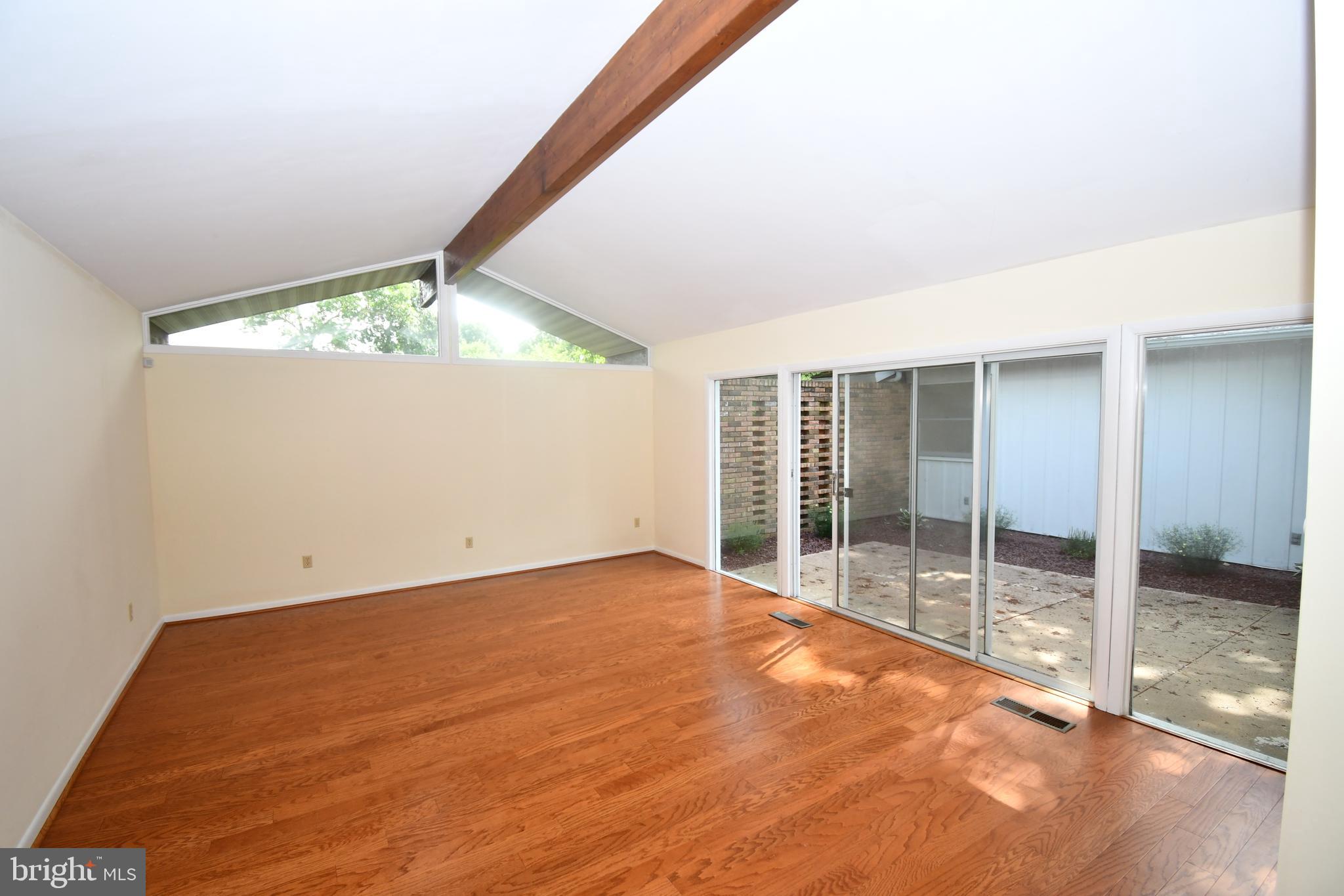 1209 Robin Road Millville, NJ 08332 - Photo 6 of 47 Living room
