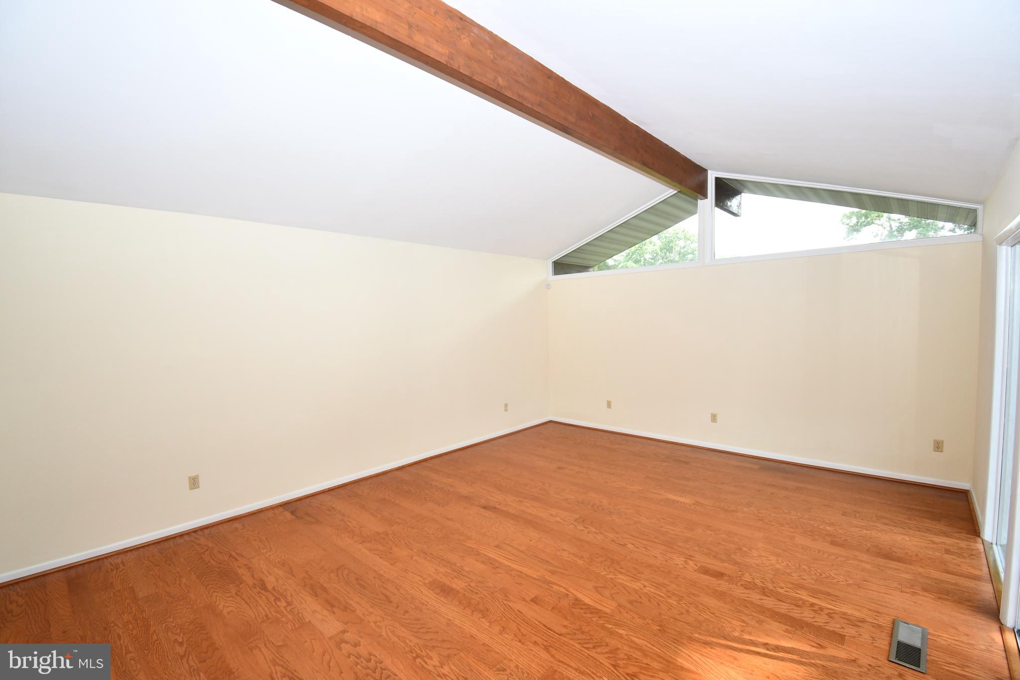 1209 Robin Road Millville, NJ 08332 - Photo 7 of 47 Living room