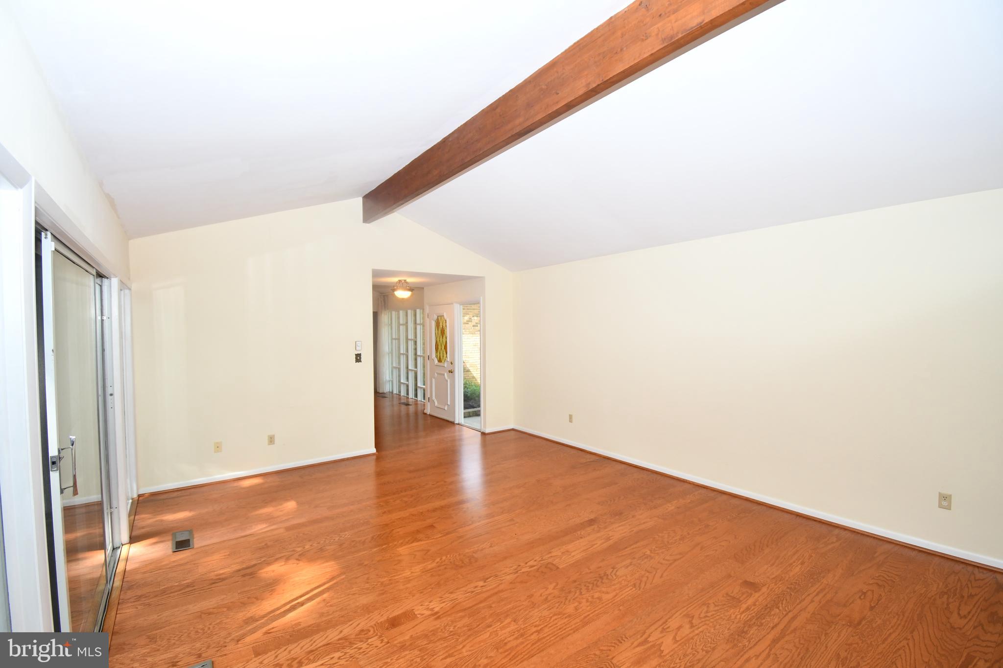 1209 Robin Road Millville, NJ 08332 - Photo 9 of 47 Lliving room