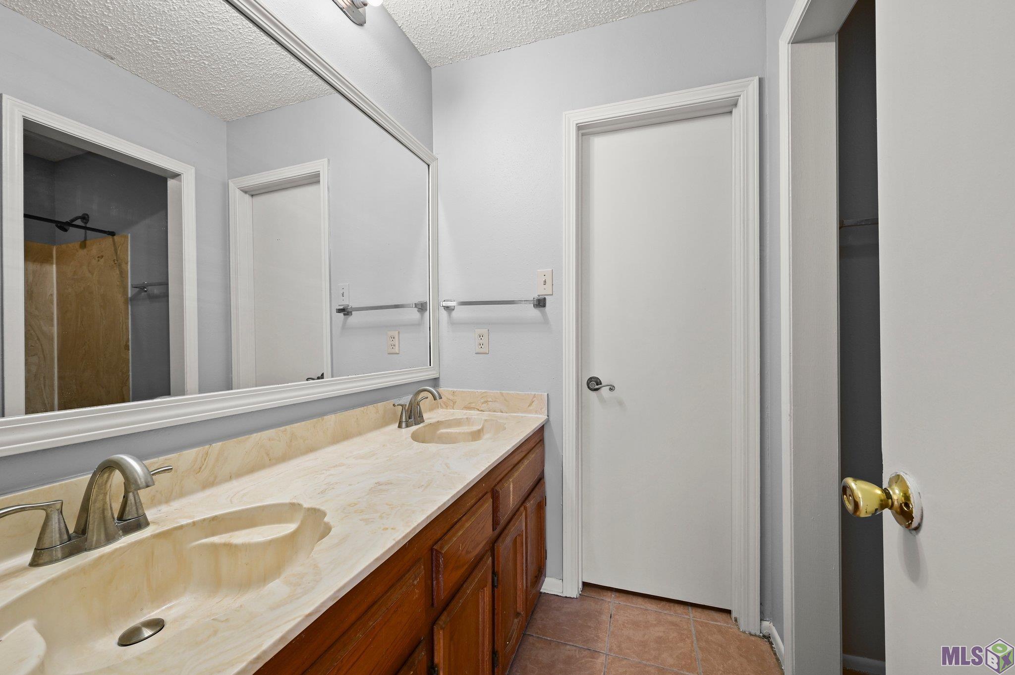8826 Pecan Tree Drive Baton Rouge, LA 70810 - Photo 9 of 18 Bath