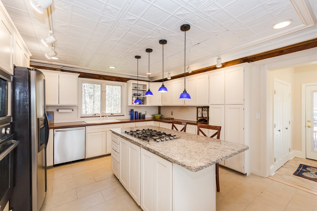 116 Pleasant Valley Road Amesbury, MA 01913 - Photo 7 of 30