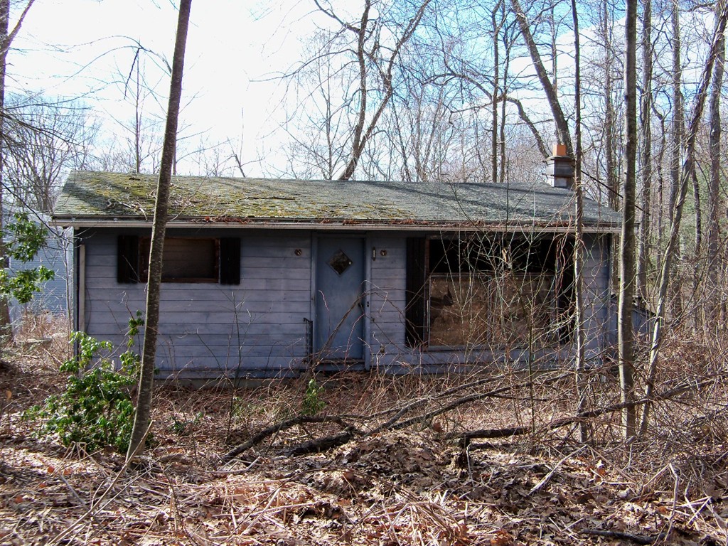 12 Roslyn Road Douglas, MA 01516 - Photo 2 of 7