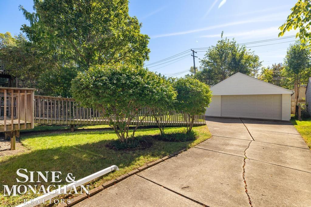 1793 Roslyn Road Grosse Pointe, MI 48236 - Photo 33 of 44 50199142-07800149-16F8-4893-9EA1-BFC29243CDD9.JPG