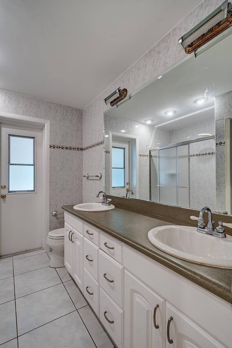 6836 Giralda Circle Boca Raton, FL 33433 - Photo 28 of 40 Bathroom #3