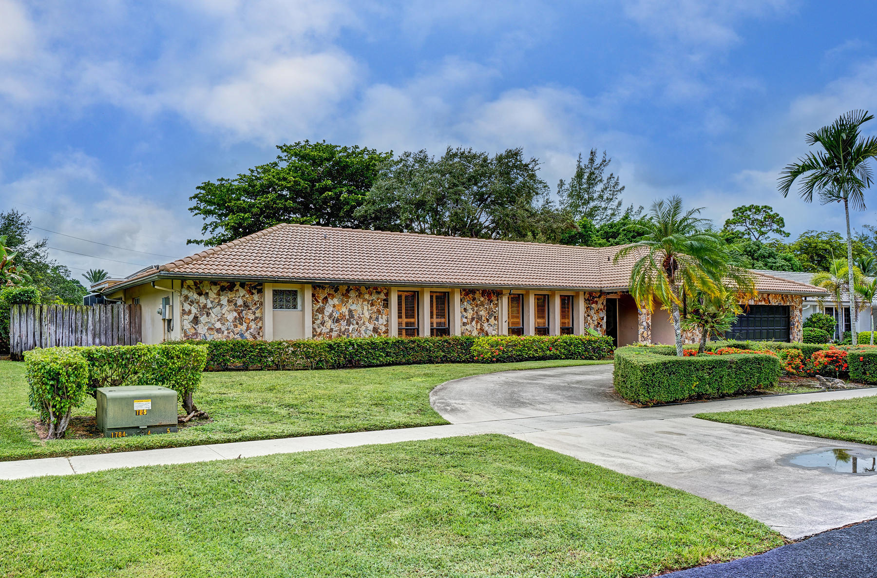 6836 Giralda Circle Boca Raton, FL 33433 - Photo 3 of 40 Front with Circular Drive