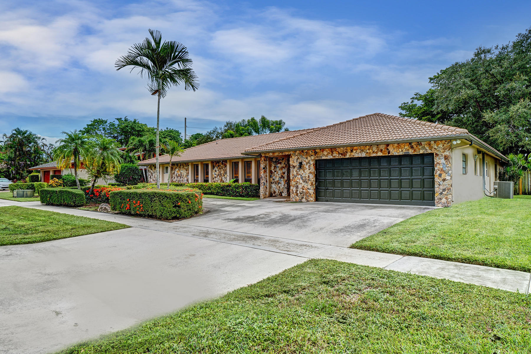 6836 Giralda Circle Boca Raton, FL 33433 - Photo 4 of 40 Front with Circular Drive