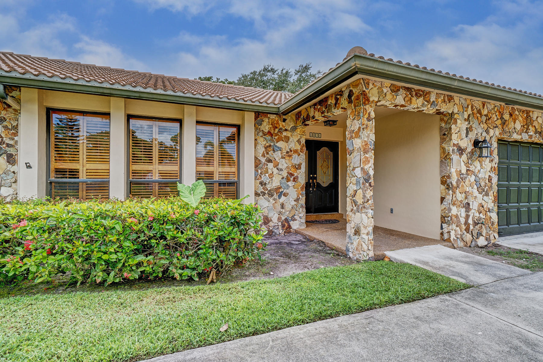 6836 Giralda Circle Boca Raton, FL 33433 - Photo 5 of 40 Front