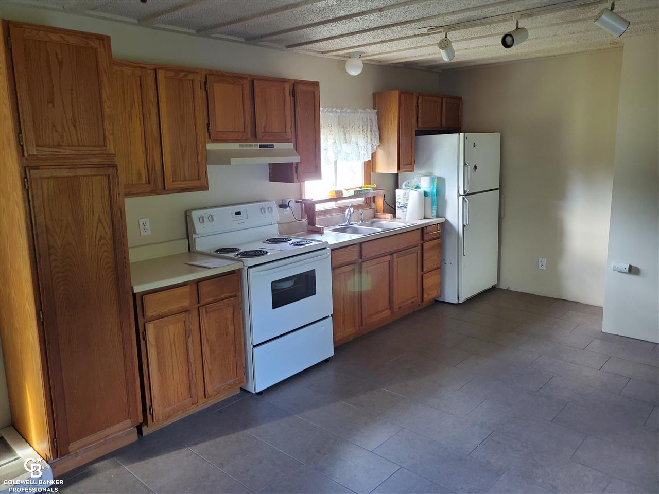 11220 Foley Road Emmett, MI 48022 - Photo 4 of 22 Kitchen View 1