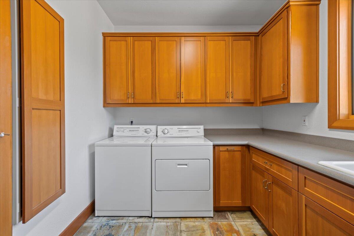 7813 Upper Applegate Road Jacksonville, OR 97530 - Photo 42 of 81 Laundry