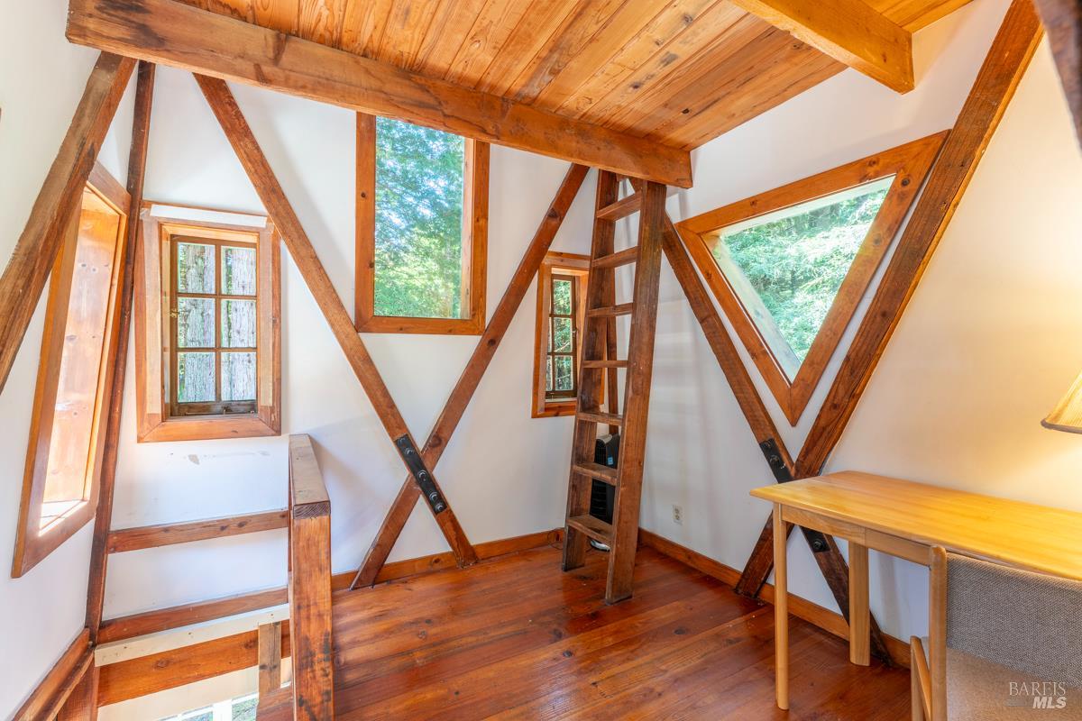 32371 Middle Ridge Road Albion, CA 95410 - Photo 25 of 35 a view of an entryway