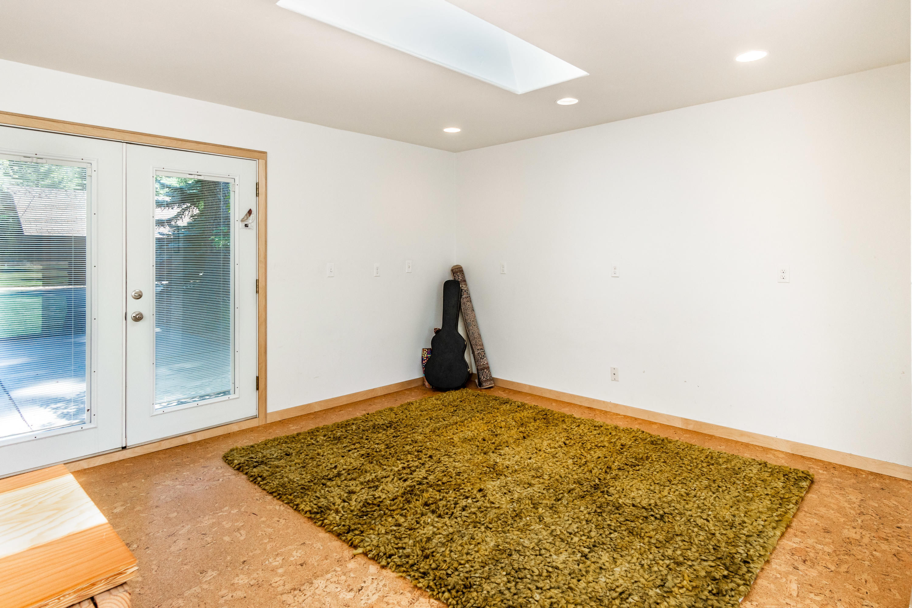 19238 Baker Road Bend, OR 97702 - Photo 48 of 64 Detached 441 SF Office/Art Studio space with Cork Flooring & Skylights & Heat