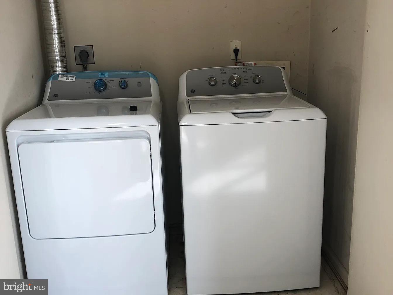 2 Catalpa Court Baltimore, MD 21209 - Photo 6 of 20 a utility room with dryer and washer