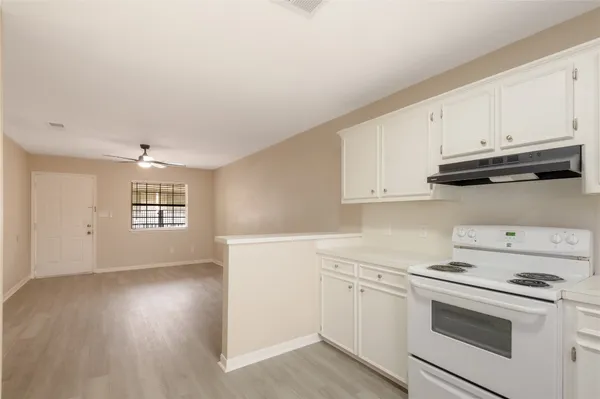 $900 | 600 Palm Street, Unit 13, Huntsville, TX 77340