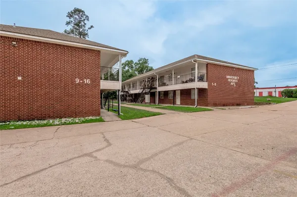 $900 | 600 Palm Street, Unit 13, Huntsville, TX 77340