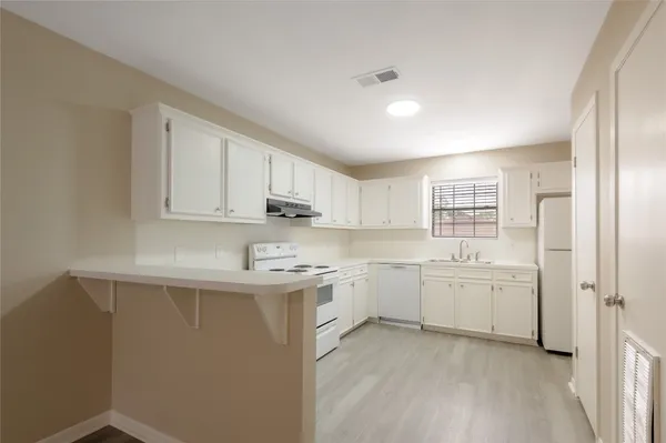 $900 | 600 Palm Street, Unit 13, Huntsville, TX 77340