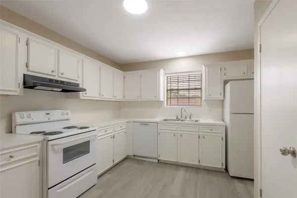 $900 | 600 Palm Street, Unit 13, Huntsville, TX 77340