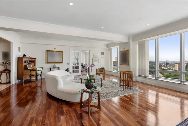 $4,899,000 | 2 Avery Street, Unit 21E, Boston, MA 02111