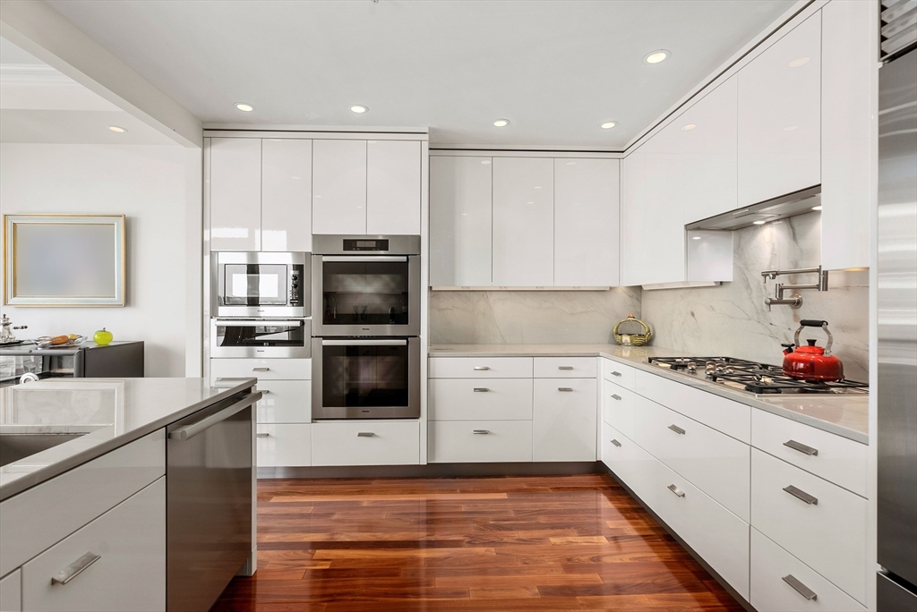 2 Avery Street, Unit 21E Boston, MA 02111 - Photo 7 of 38