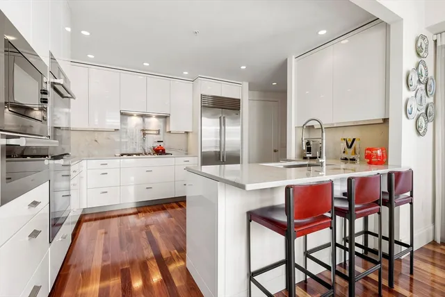 $4,899,000 | 2 Avery Street, Unit 21E, Boston, MA 02111