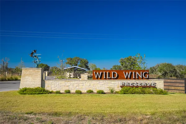 a sign on the side of the wall