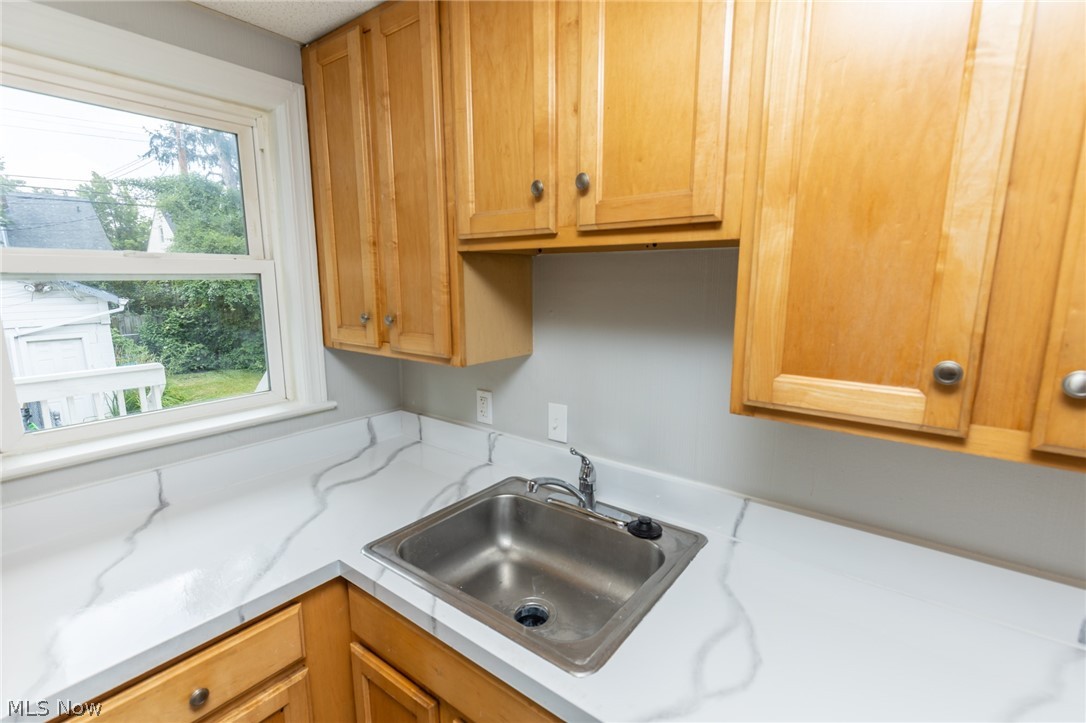 4166 Ellison Road South Euclid, OH 44121 - Photo 8 of 34 Gallery Image 8