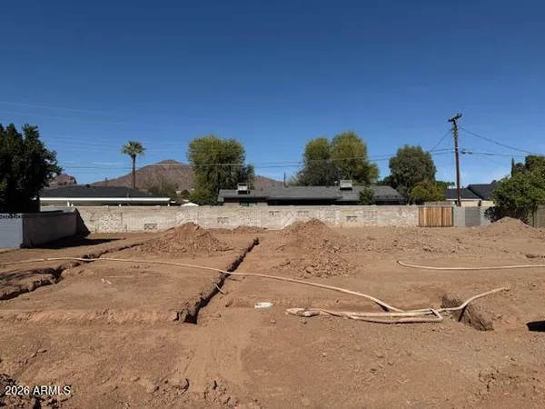 $1,100,000 | 5016 East Cheery Lynn Road, Unit 38, Phoenix, AZ 85018