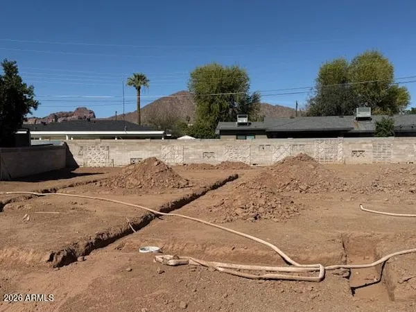 $1,100,000 | 5016 East Cheery Lynn Road, Unit 38, Phoenix, AZ 85018