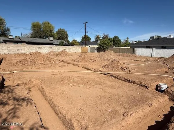 $1,100,000 | 5016 East Cheery Lynn Road, Unit 38, Phoenix, AZ 85018