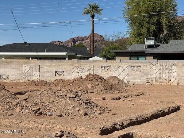 $1,100,000 | 5016 East Cheery Lynn Road, Unit 38, Phoenix, AZ 85018