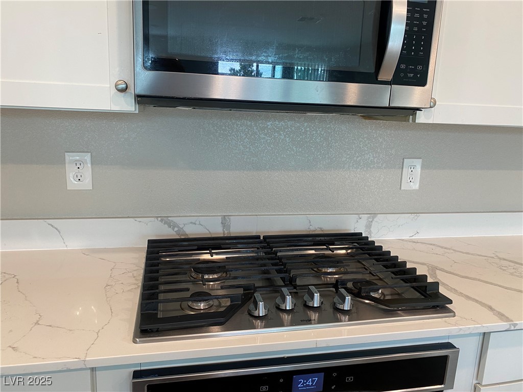 9343 Sully Avenue Las Vegas, NV 89149 - Photo 4 of 27 Details featuring decorative backsplash, white cab