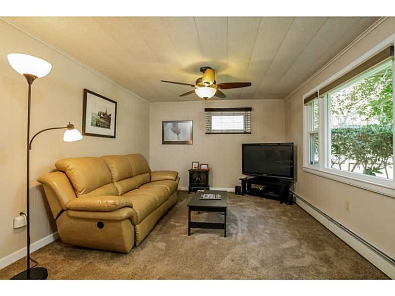 6 Columbia Road Narragansett, RI 02874 - Photo 4 of 17 Living Room.