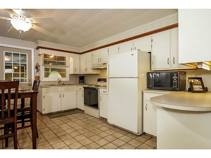 6 Columbia Road Narragansett, RI 02874 - Photo 6 of 17 Kitchen.