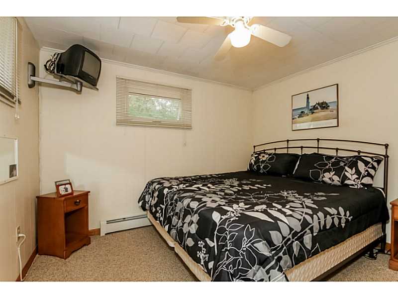 6 Columbia Road Narragansett, RI 02874 - Photo 8 of 17 Master Bedroom.