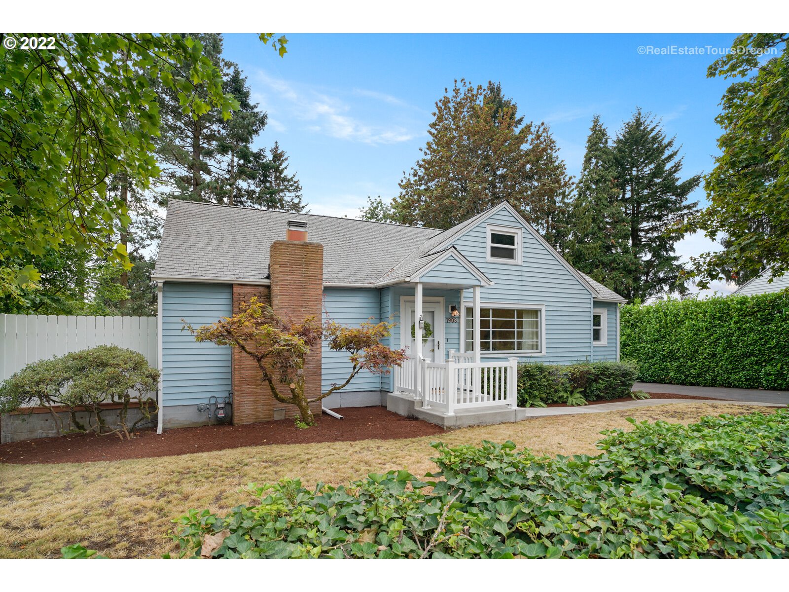 1908 Southeast River Road Hillsboro, OR 97123 - Photo 2 of 28 Gallery Image 2