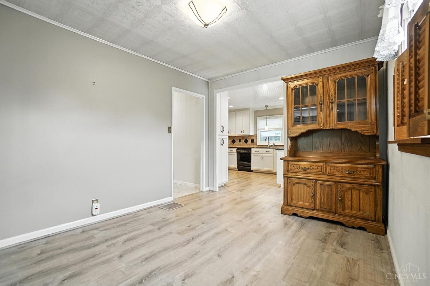 3451 Ebenezer Road Cincinnati, OH 45248 - Photo 7 of 42
