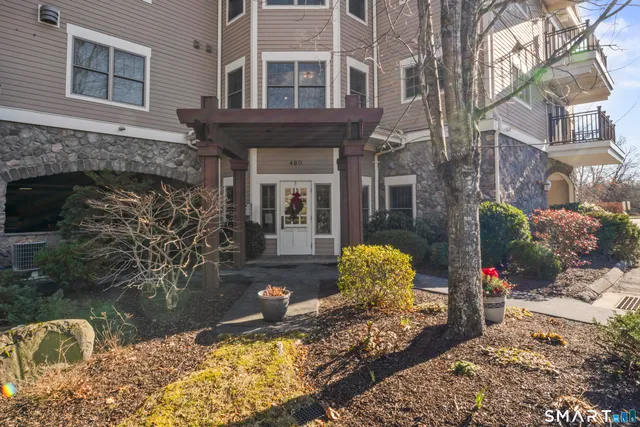 $449,900 | 460 Heritage Road, Unit 302, Southbury, CT 06488