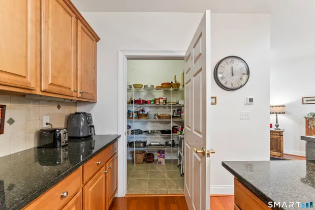 $449,900 | 460 Heritage Road, Unit 302, Southbury, CT 06488