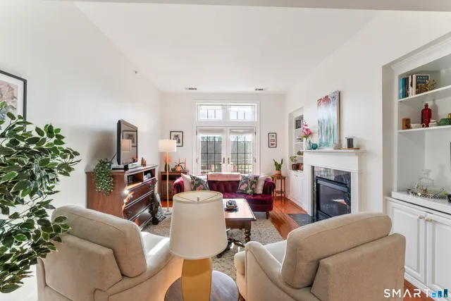 $449,900 | 460 Heritage Road, Unit 302, Southbury, CT 06488