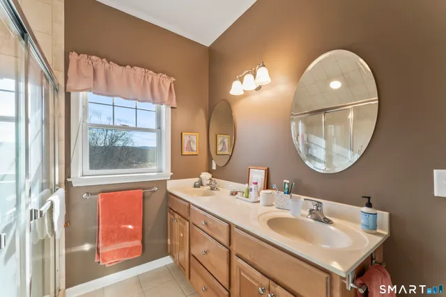 $449,900 | 460 Heritage Road, Unit 302, Southbury, CT 06488